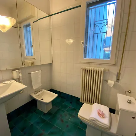 Alda & Bed & Breakfast 4*