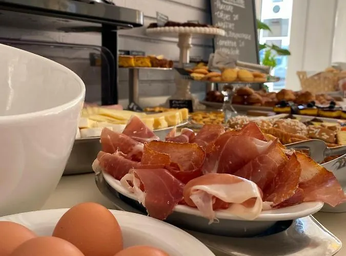 לינה וארוחת בוקר Alda & 4*